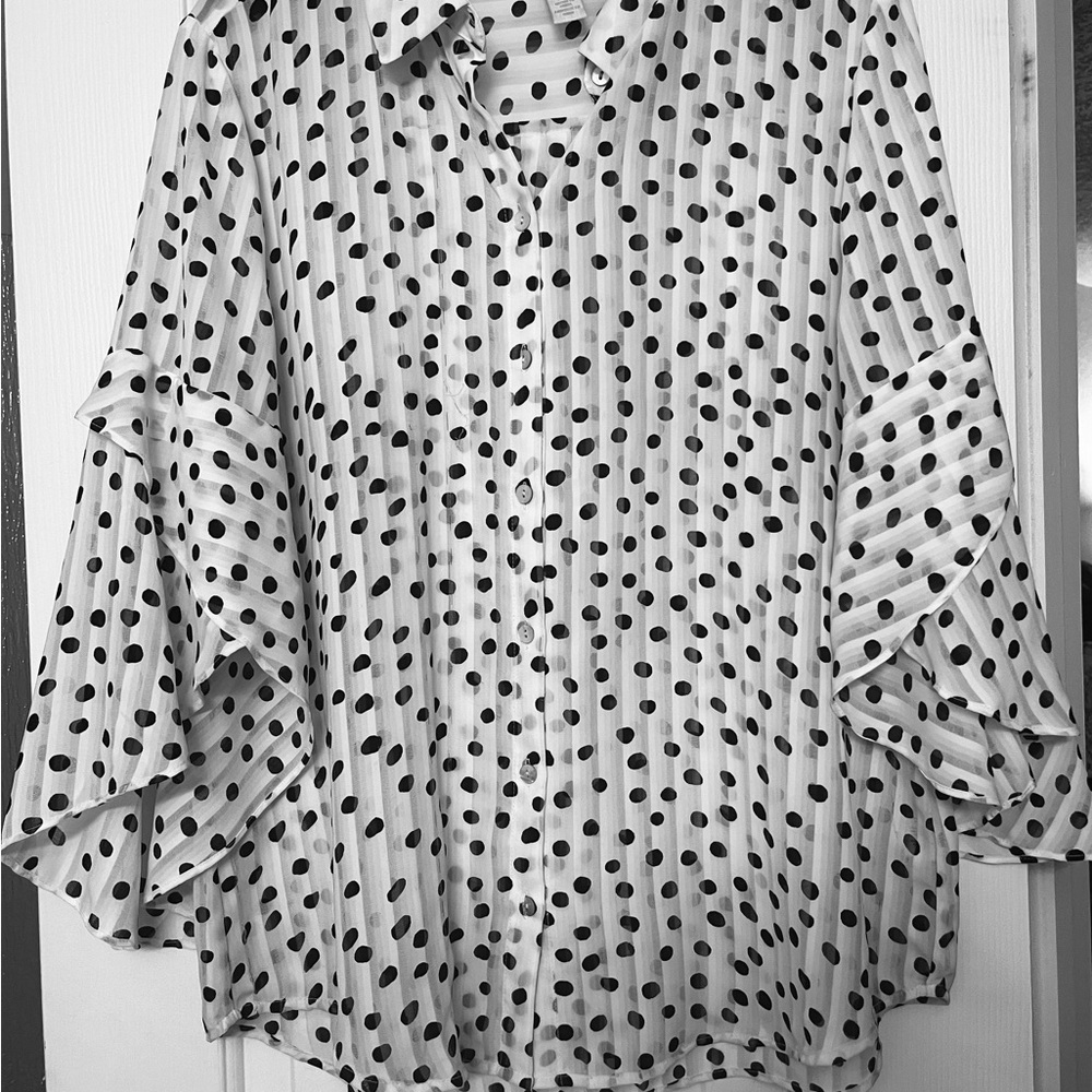 Chicos top size 2. Flowing off white with black dots.